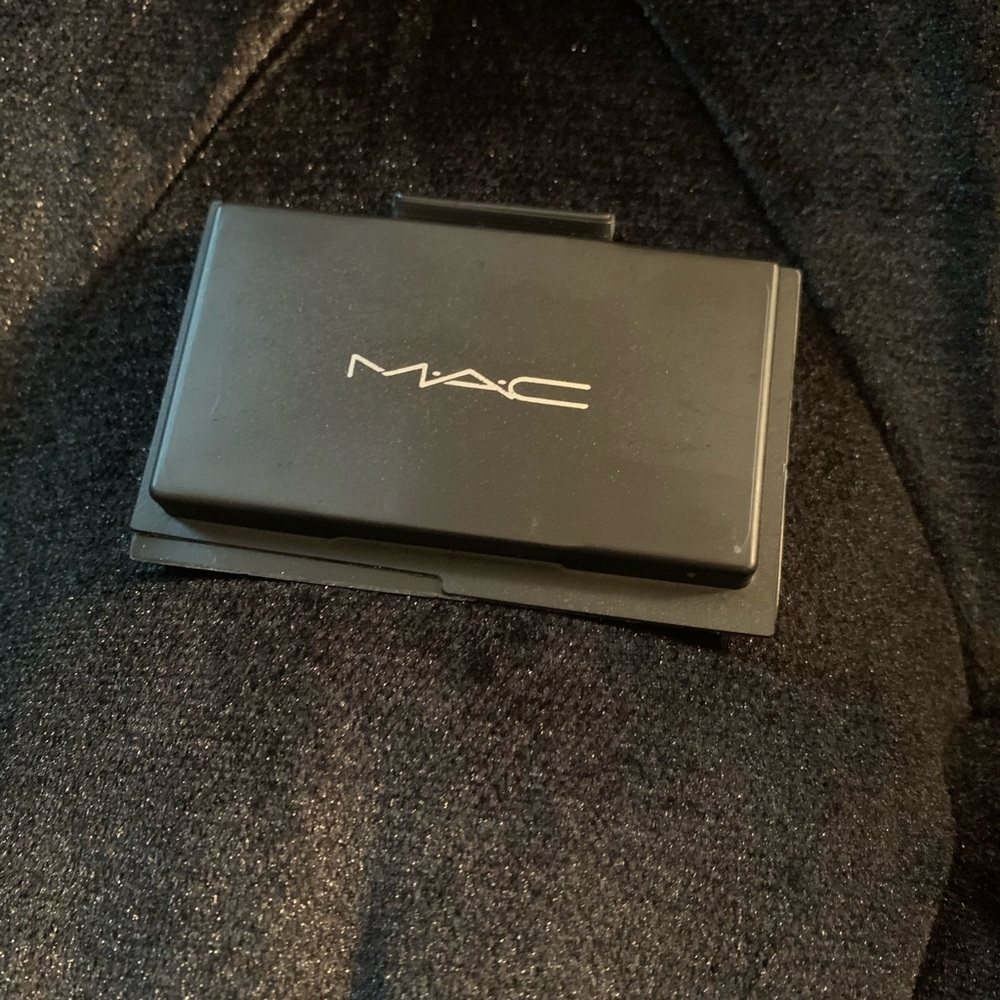 Mac miniature studio powder (sample)